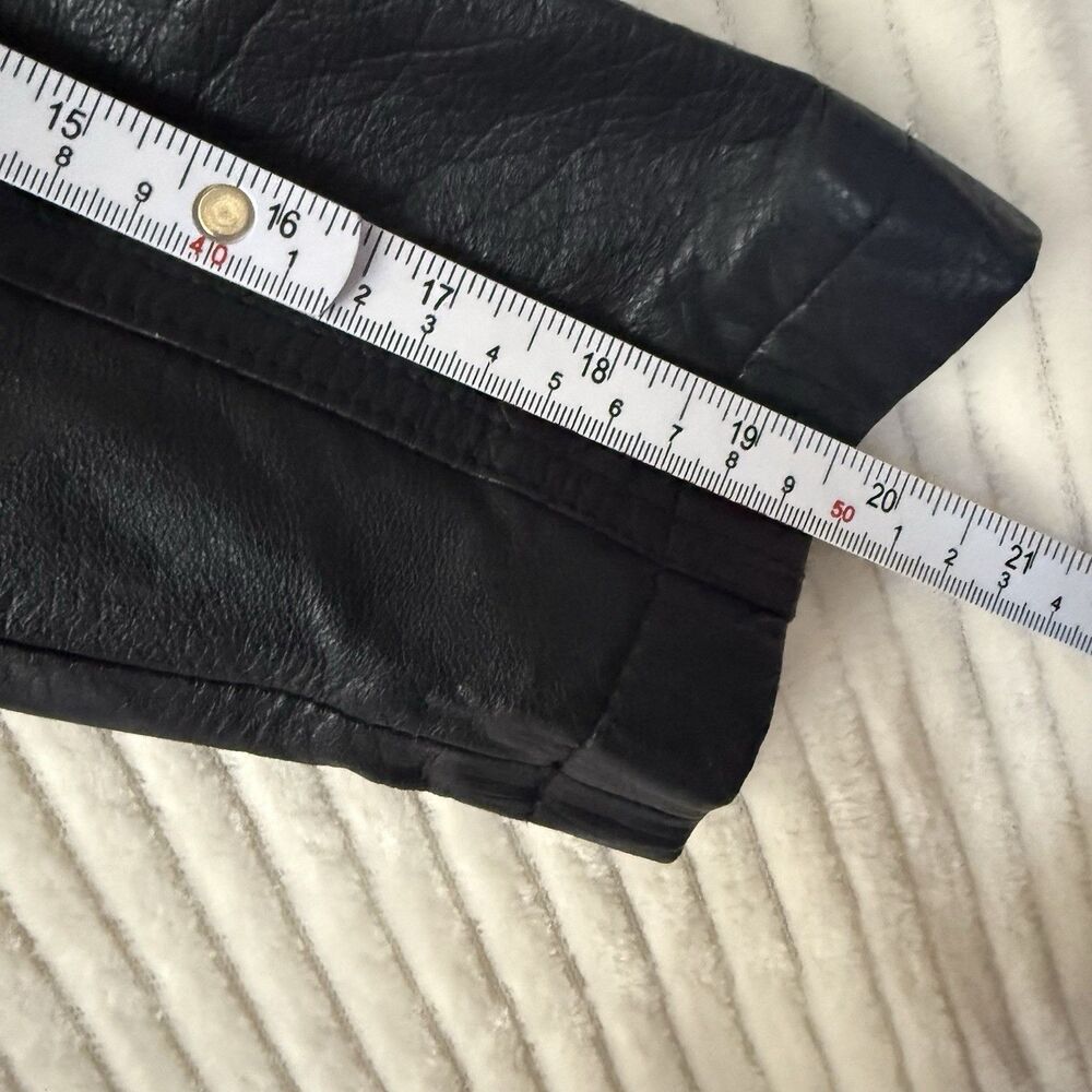 Vintage Wilson's Women's Black 100% Leather Jacket Size XS Pockets No Belt - Picture 6 of 14